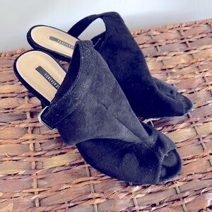 Forever 21 Black Peep-toe Heels Size 8